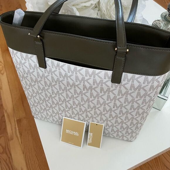 SOLD .……NWT. Michael Kors Center Stripe Morgan Olive / Multi large tote. - Picture 3 of 6
